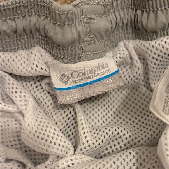 Men’s Columbia PFG Omni- shade size medium light gray shorts - Picture 4 of 6